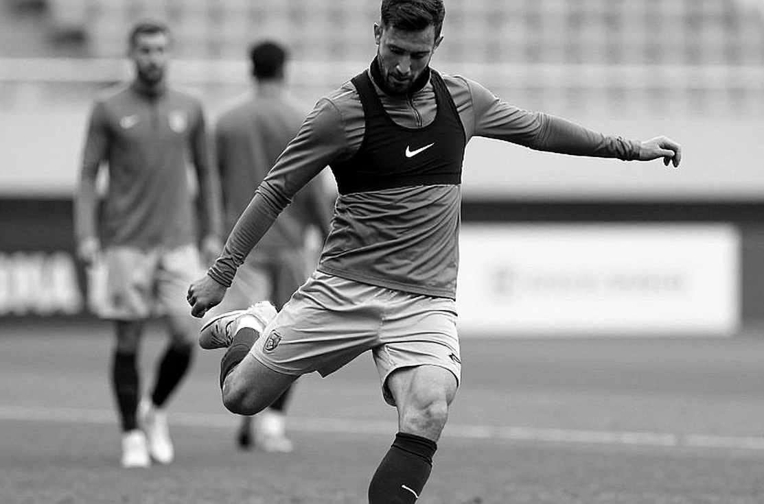 Bốn trận trong mười bốn ngày: chiếc bảng thể lực mà UEFA chưa chịu đọc