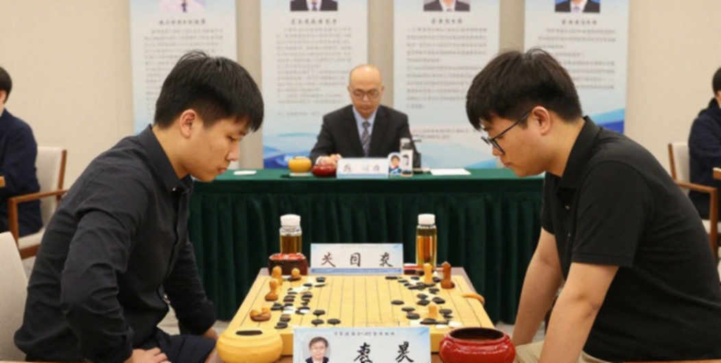 Samarkand vòng 4: đội nữ Mỹ và bài toán cỡ mẫu — cùng bản cập nhật Najdorf của Daniel King