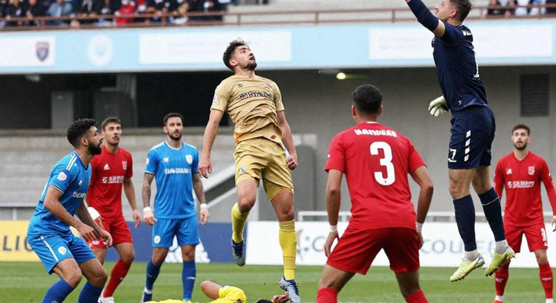 Nguyễn Xuân Son and the Hidden Structure Behind the V.League Transfer Window Nguyễn Xuân Son and the Hidden Structure Behind the V.League Transfer Window