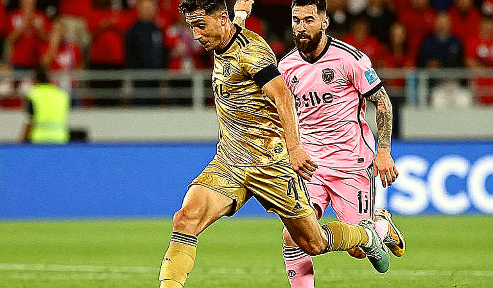 Real Madrid thắng Clásico nhưng vẫn đứng thứ ba: Tranh cãi trọng tài và bài toán bản sắc của Mourinho