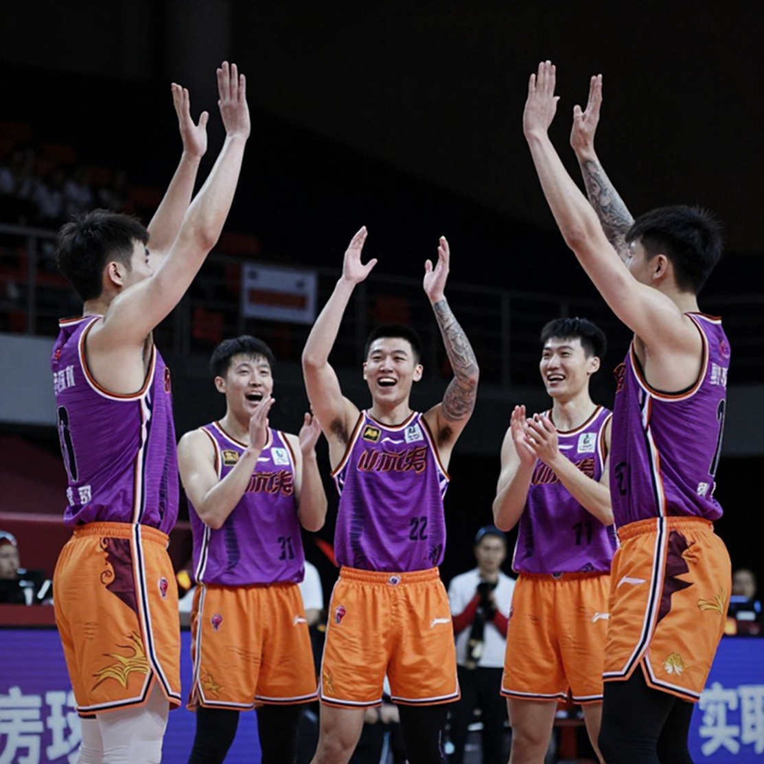V.League trở lại: Hà Nội FC và Đồng Nai chìm trong khủng hoảng, ghế HLV lung lay
