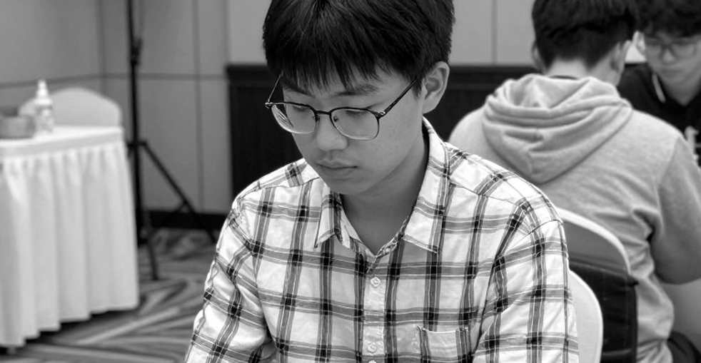 Woodward hạ Caruana, Lee nới rộng khoảng cách: khoảng lặng và tiếng vọng ở Giải Vô địch Cờ vua Hoa Kỳ