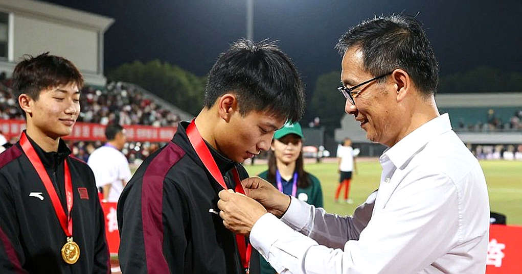 Nữ y tá chạy 2:29:07 kiếm 700.000 USD: marathon Trung Quốc trả tiền cho thứ gì